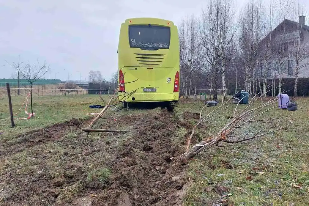 14 декабря 2025 года. В польском городе Жешув автобус с туристами из Беларуси попал в ДТП. Фото: Воеводское управление полиции в Жешуве.