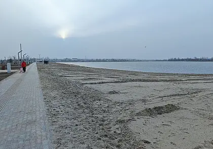 Пляж возле Святого озера в Могилеве вычищен от растительности. Фотофакт