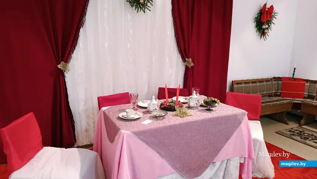 12.12.2025 г. Выставка самоваров в Глусском историко-краеведческом музее. Фотозона.