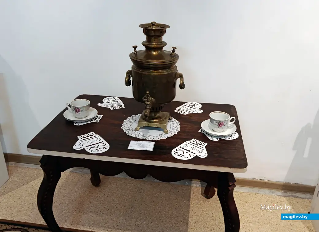 12.12.2025 г. Выставка самоваров в Глусском историко-краеведческом музее. Самый старый самовар 1893 года выпуска с интересной историей.