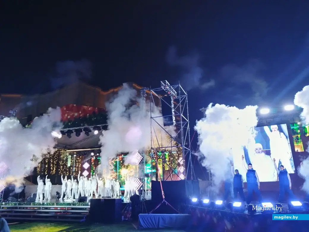 15 декабря 2025 года. Могилев. Праздник зажжения огней на елке.