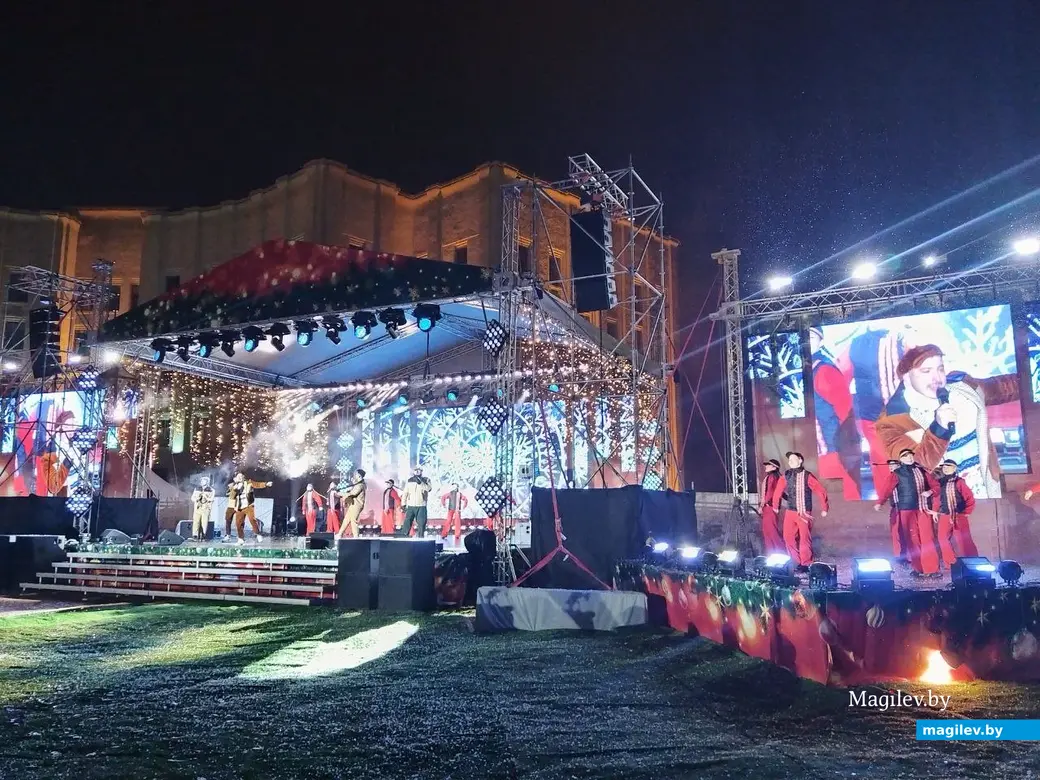 15 декабря 2025 года. Могилев. Праздник зажжения огней на елке.