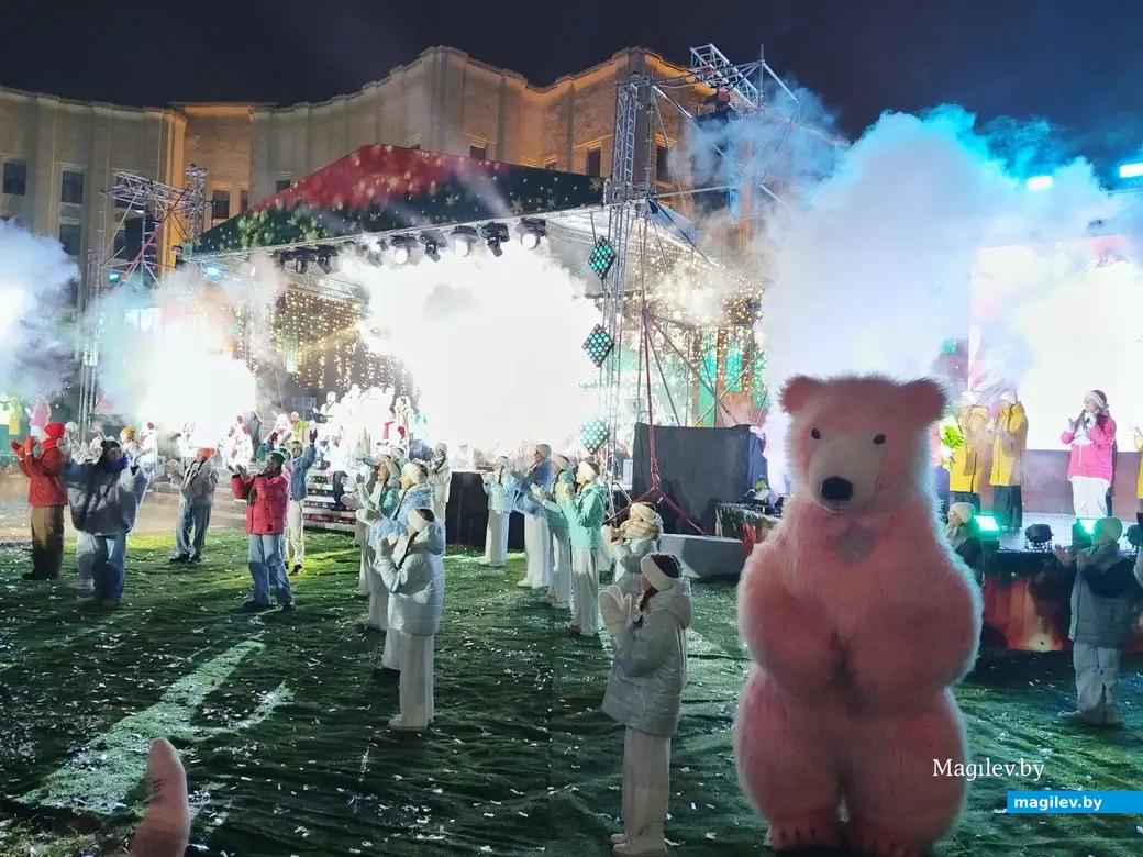 15 декабря 2025 года. Могилев. Праздник зажжения огней на елке.