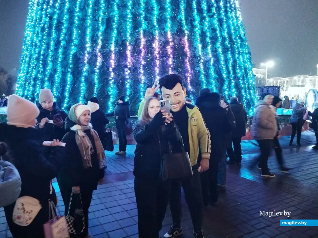 15 декабря 2025 года. Могилев. Праздник зажжения огней на елке.