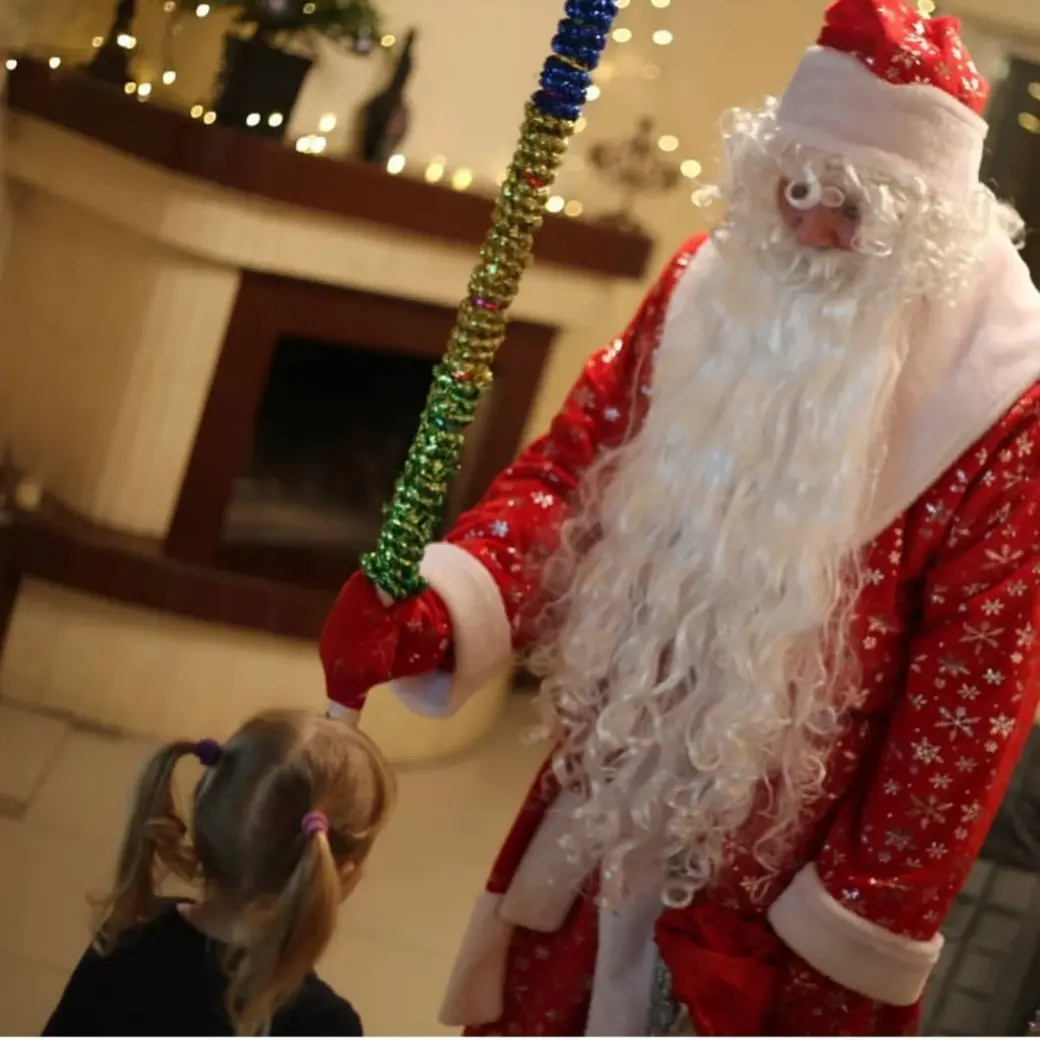 Декабрь 2015. Дед Мороз Петр Солодкий на сцене бобруйского Дворца искусств.