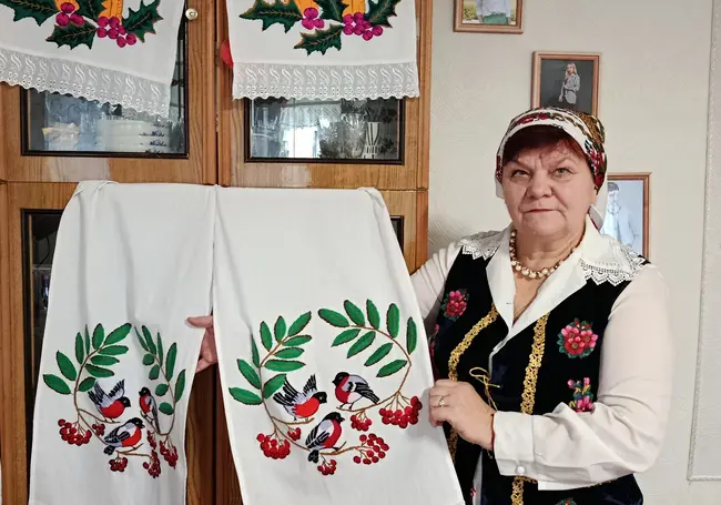 «Вышываная хата» майстрыхі з вёскі Балашэвічы Глускага раёна