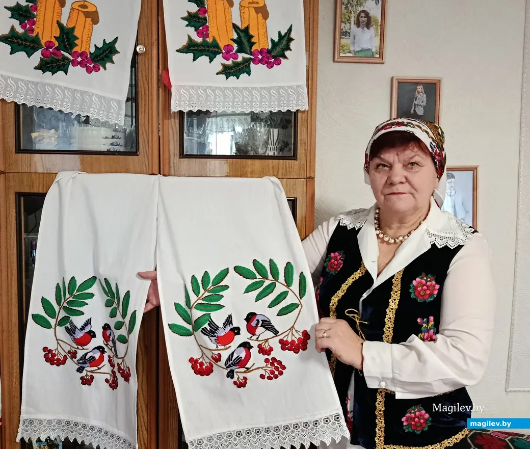 Снежань 2025 г. Жыхарка вёскі Балашэвічы Глускага раёна Галіна Васільеўна Гембіцкая і яе вышываныя работы.