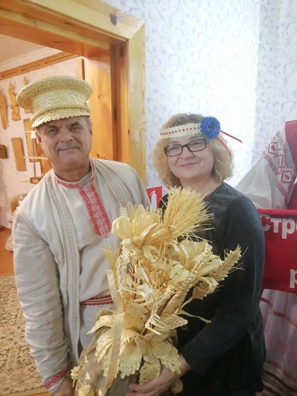 Валентина Чернявская на экскурсии в Стреньковском районном центре ремесел.