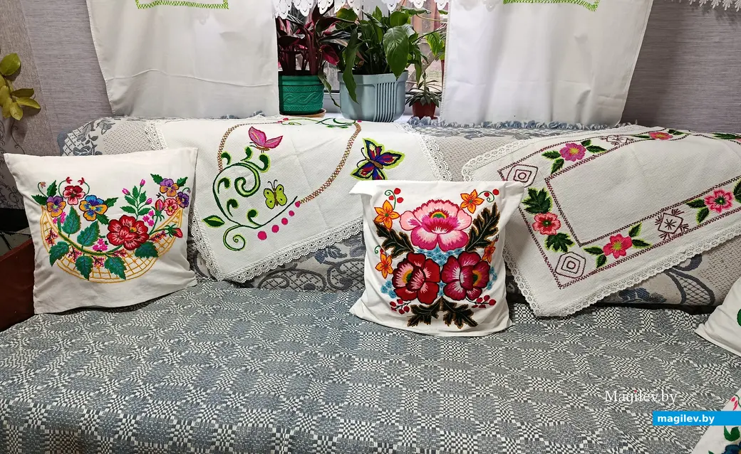 Снежань 2025 г. Вышыўка жыхаркі вёскі Балашэвічы Глускага раёна Галіны Васільеўны Гембіцкай.