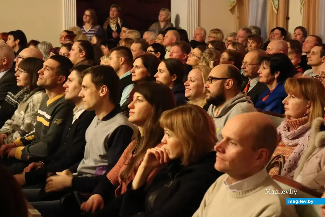 Декабрь, 2017 года, Могилев, городской Центр культуры и досуга. Зрители на совместном концерте Могилевской городской капеллы и группы Сергея Коноплева.