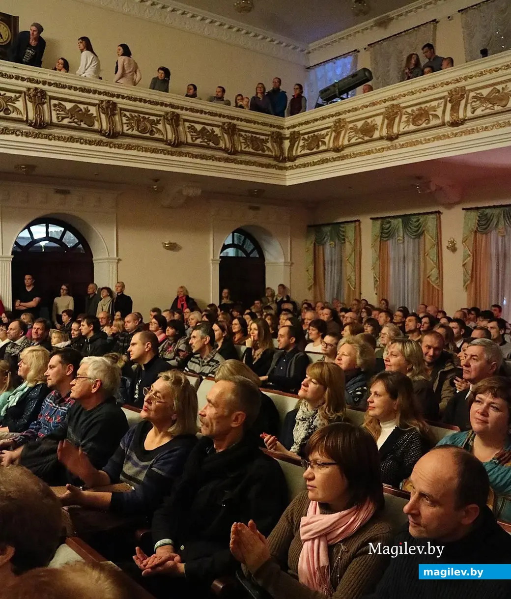 Декабрь, 2017 года, Могилев, городской Центр культуры и досуга. Зрители на совместном концерте Могилевской городской капеллы и группы Сергея Коноплева.