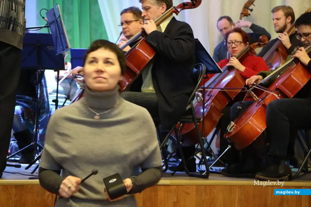 Декабрь, 2017 года, Могилев, городской Центр культуры и досуга. На сцене Могилевская городская капелла и группа Сергея Коноплева.