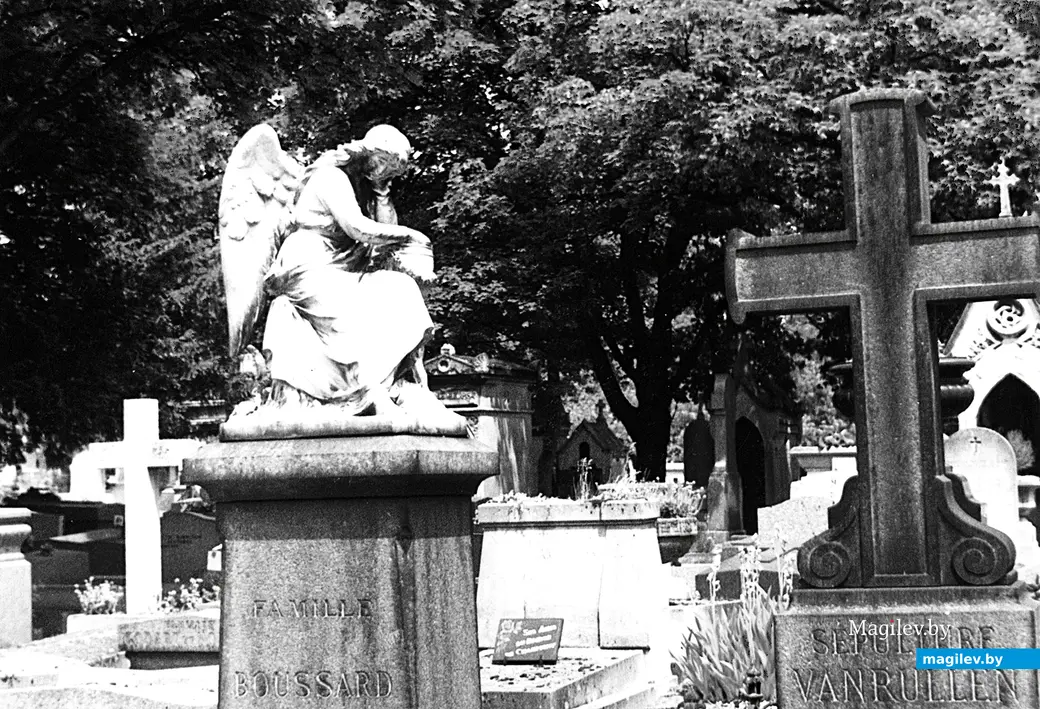 2001. Париж, кладбище Пер-Лашез.