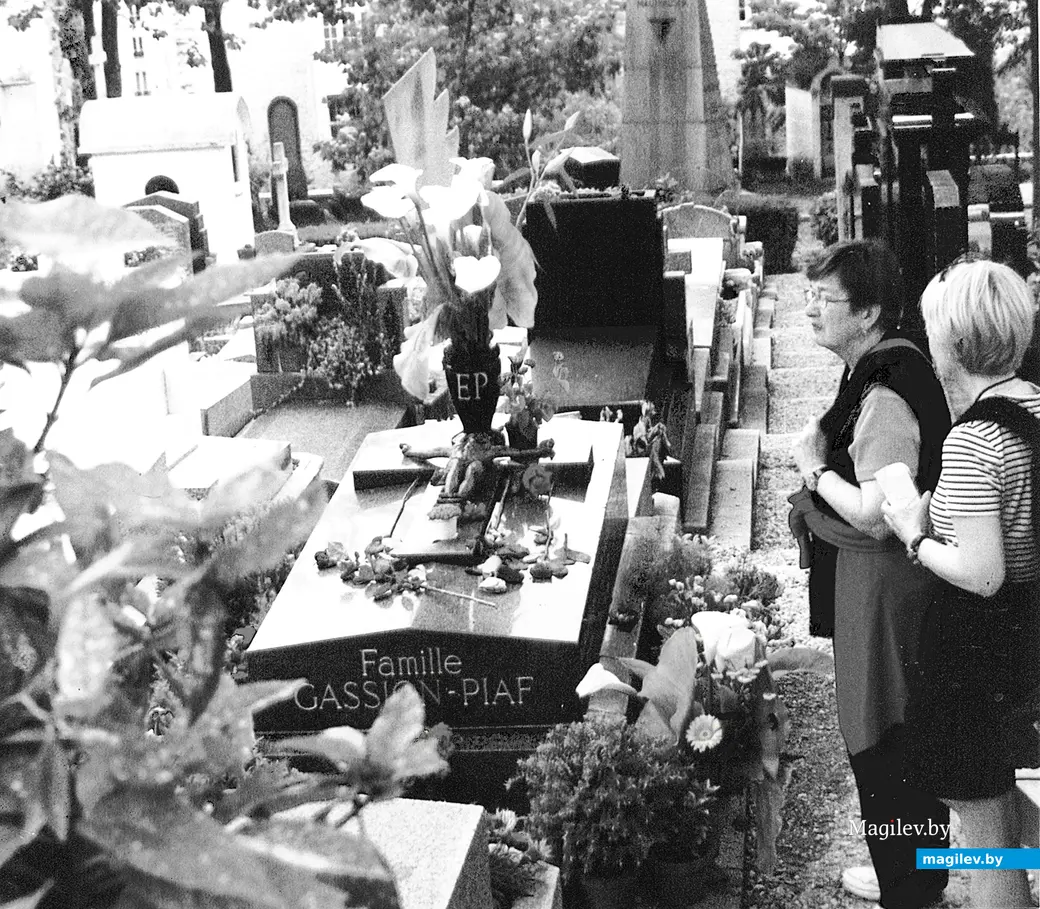 2001. Париж, кладбище Пер-Лашез. Могила Эдит Пиаф.