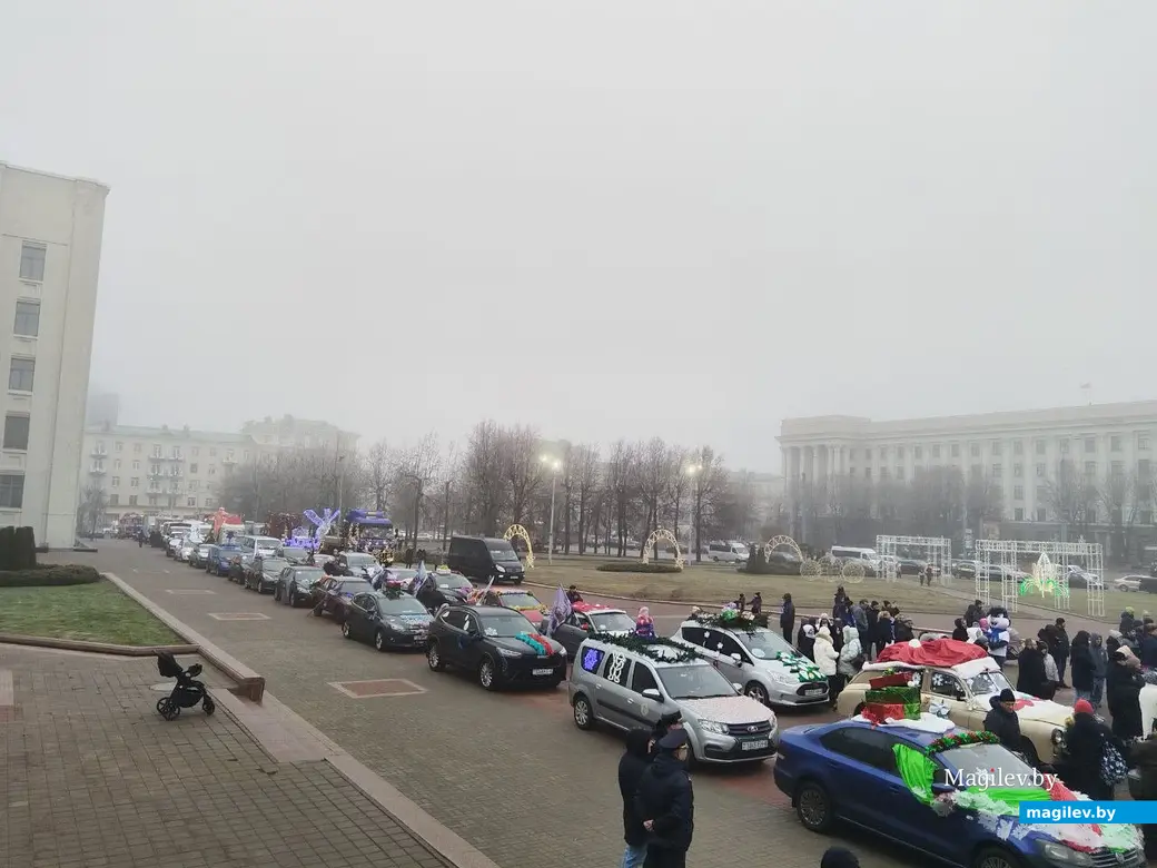 20 декабря 2025 года. Могилев. Новогодний автопарад «За рулем Дед Мороз».