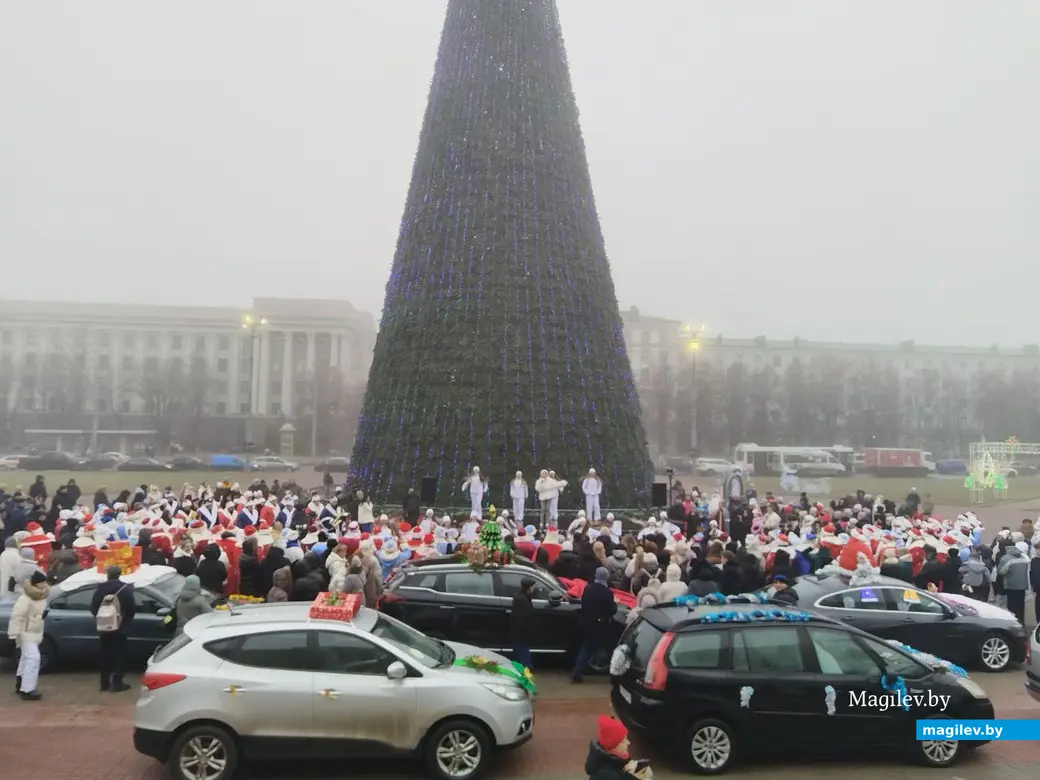 20 декабря 2025 года. Могилев. Новогодний автопарад «За рулем Дед Мороз».