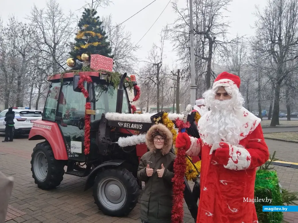 20 декабря 2025 года. Могилев. Новогодний автопарад «За рулем Дед Мороз».