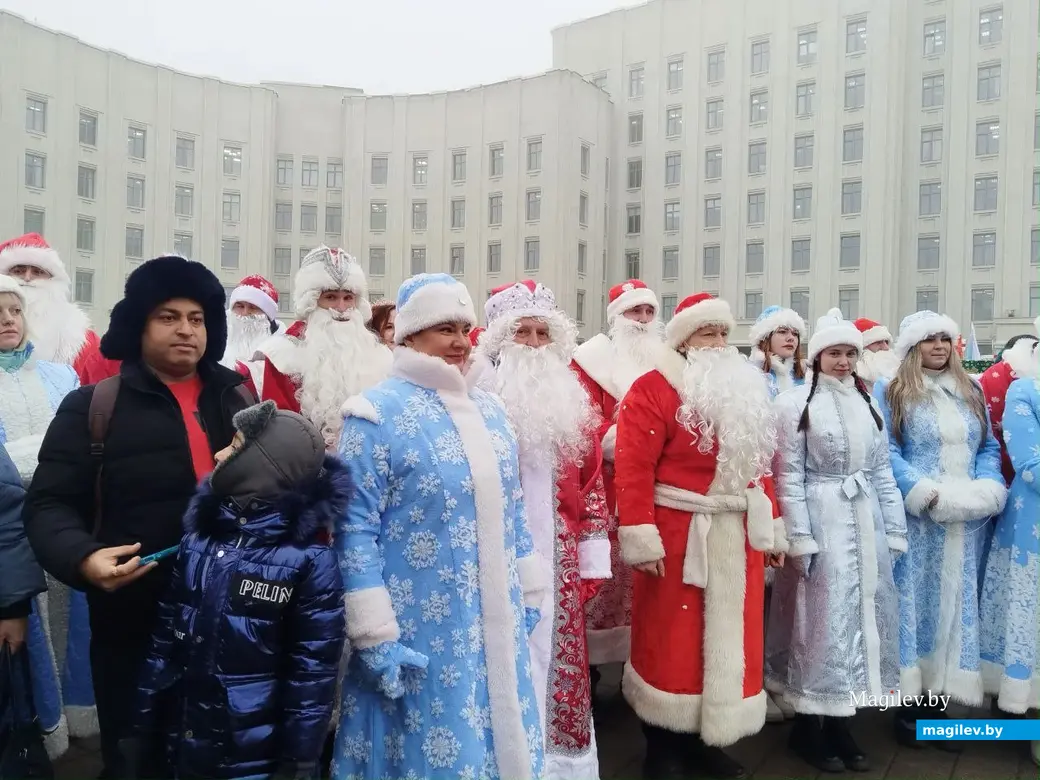 20 декабря 2025 года. Могилев. Новогодний автопарад «За рулем Дед Мороз».