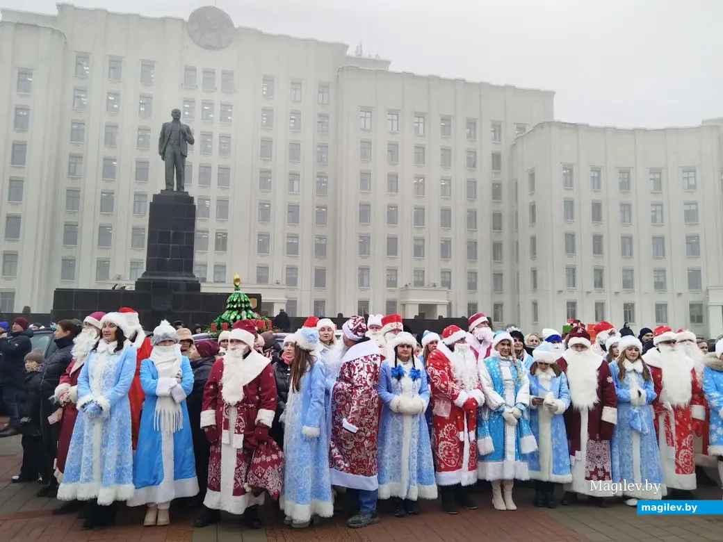 20 декабря 2025 года. Могилев. Новогодний автопарад «За рулем Дед Мороз».