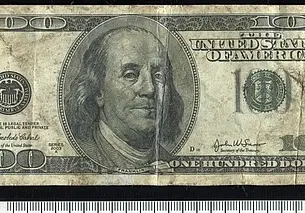 Нашел на улице 100 долларов и пошел обменять в банк: оказалось, фальшивка