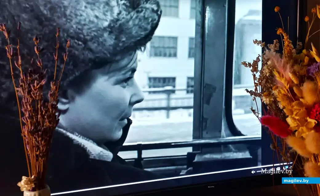 Ольга Аросева в роли водителя троллейбуса в фильме «Берегись автомобиля».