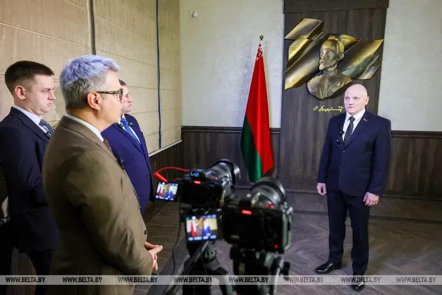 24 декабря 2025 года. Председатель КГБ Иван Тертель отвечает на вопросы журналистов. Фото: БЕЛТА.