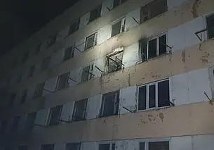 В Кричеве поздно вечером горело общежитие. Спасли троих взрослых и ребенка (видео)