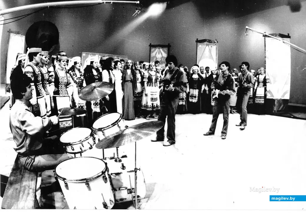 1980-е годы, Могилев. Братья Максимовские во время записи телепрограммы.