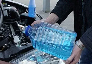 Минздрав предупреждает водителей об опасности метилового спирта в «незамерзайке»