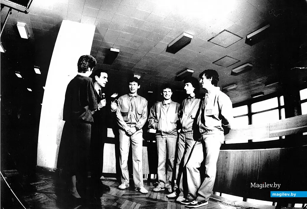 1980-е годы, Могилев. Братья Максимовские во время записи телеинтервью.