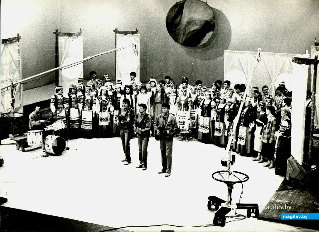 1980-е годы, Могилев. Братья Максимовские во время записи телепрограммы.