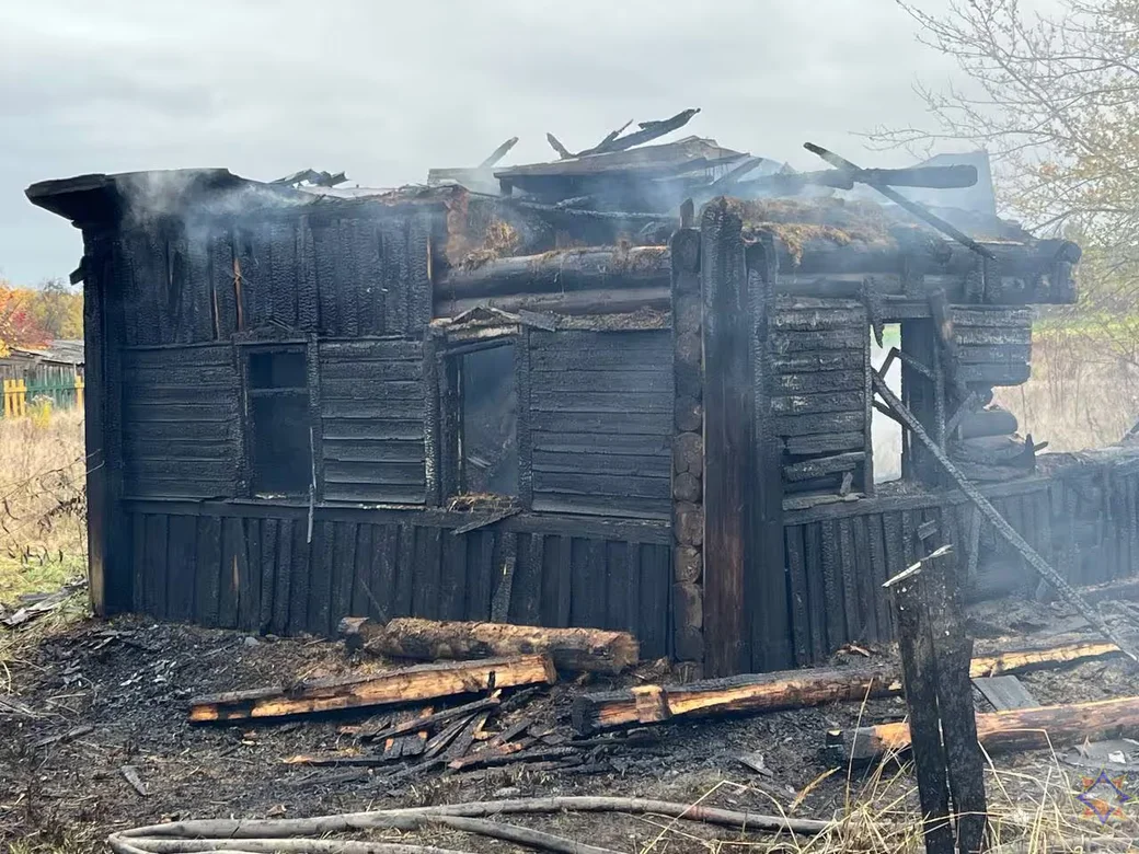  19.10.2026 г. Пожар в д.Путьки Чаусского района. Фото: Могилевское областное УМЧС