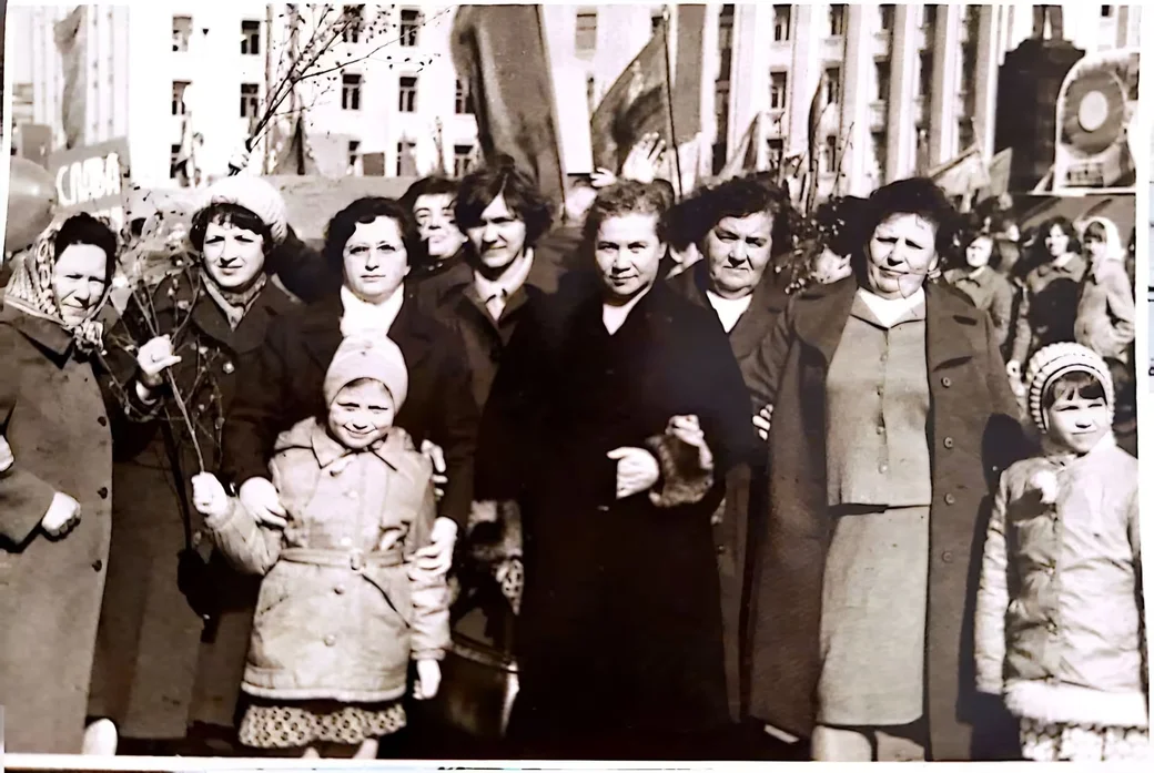  Ирина Симкина с мамой на демонстрации в Могилеве. 
