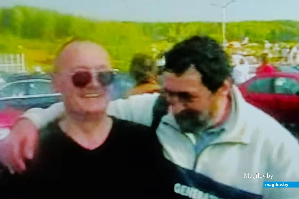   2005, Логойск, фестиваль  «Beatles forever». Скриншот с видеофильма. Вася Мак (слева) и Филипп.
