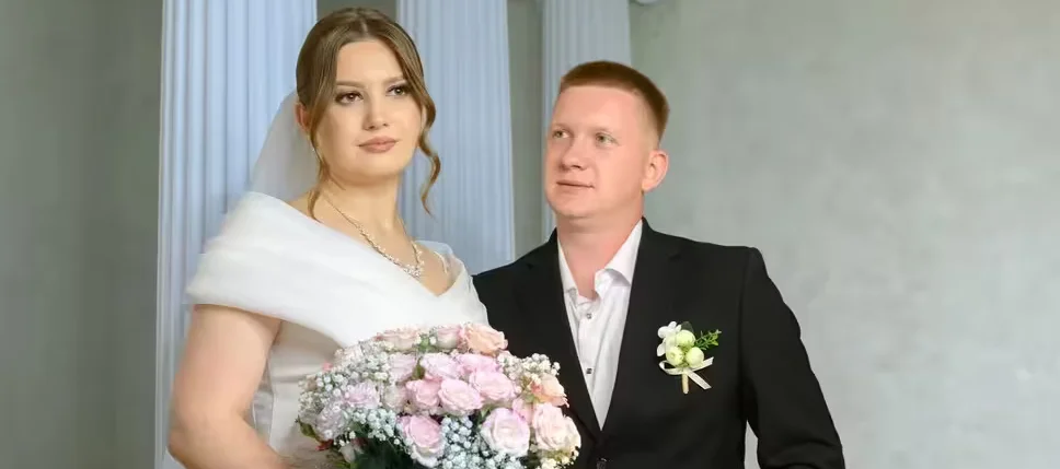«В школе мы встречались месяц, а потом разбежались». Свадебная пара недели в Бобруйске