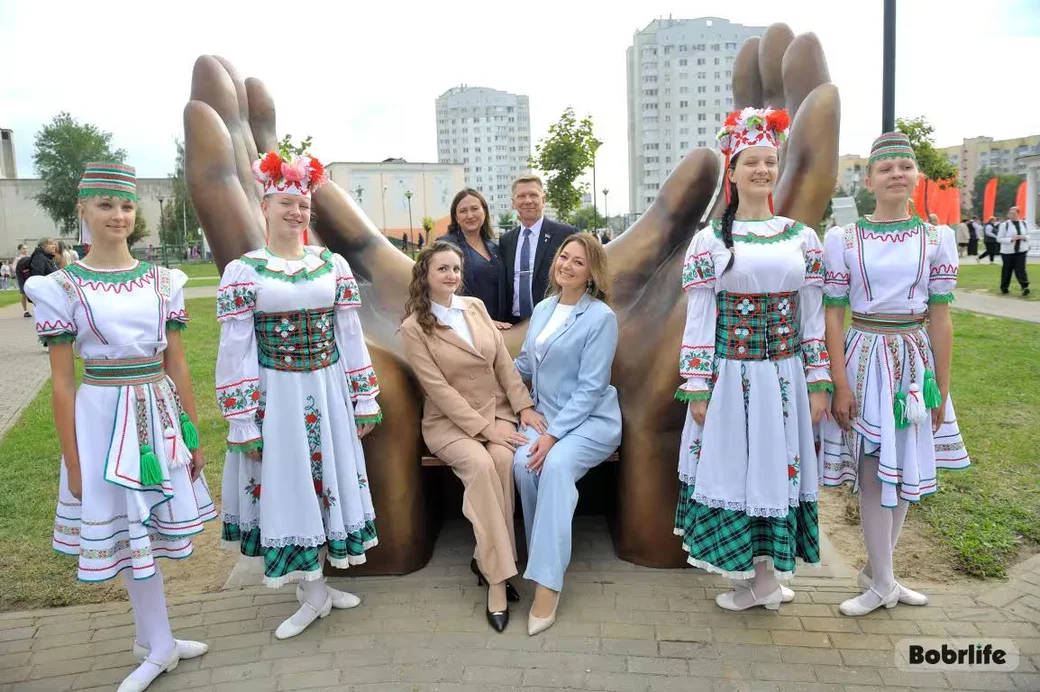 12 сентября 2026 года. В Молодежном парке Бобруйска появились новые арт-объекты. Фото: bobrlife.by.