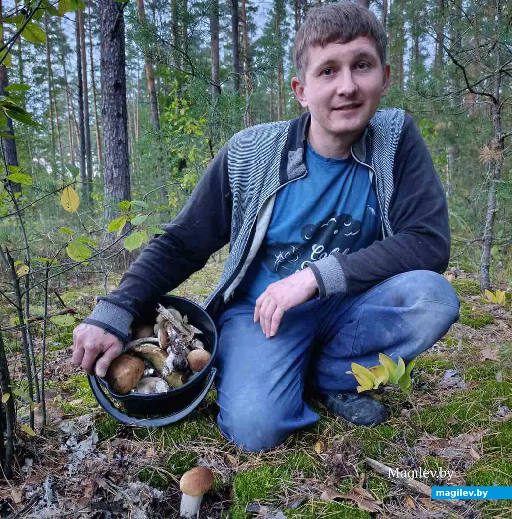 12.09.2026. Бобруйчанин Сергей Быков на тихой охоте за "новым" мостом.