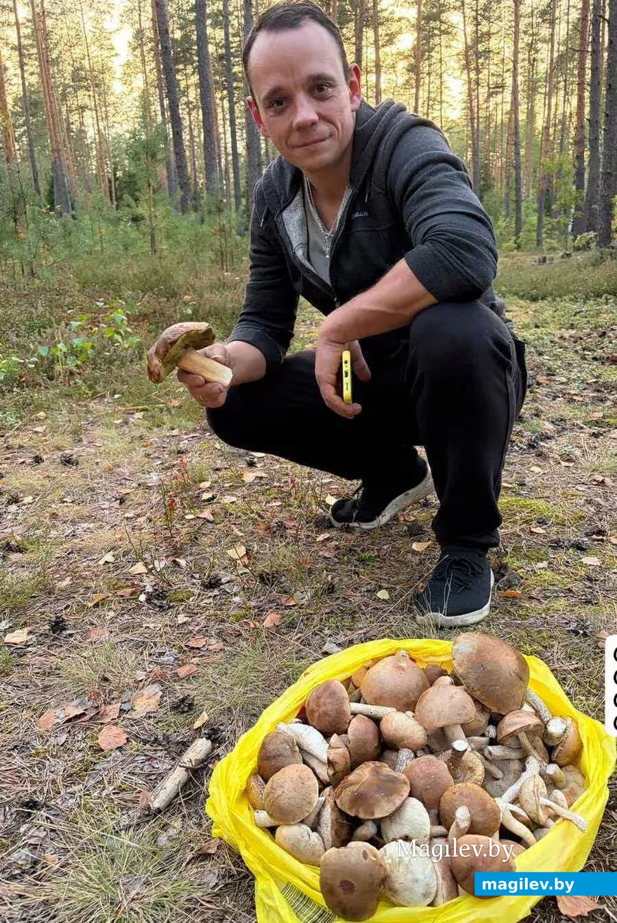 Бобруйчанин Николай Лазакович со своими трофеями.  Дубовка, 16.09.2026 г. 