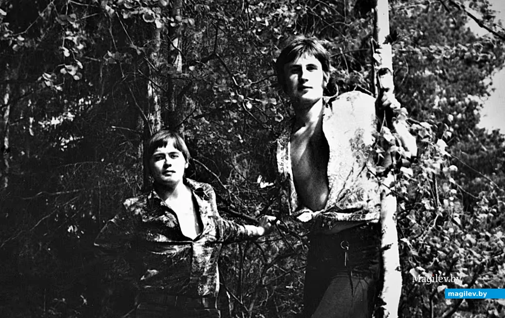 1973-й год, Могилев, Печерский лесопарк, у озера. «Перевезти девушек на другой берег? Запросто!».