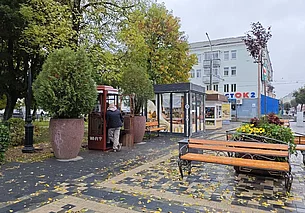 Новый арт-объект на Ленинской: телефонная будка. Фотофакт