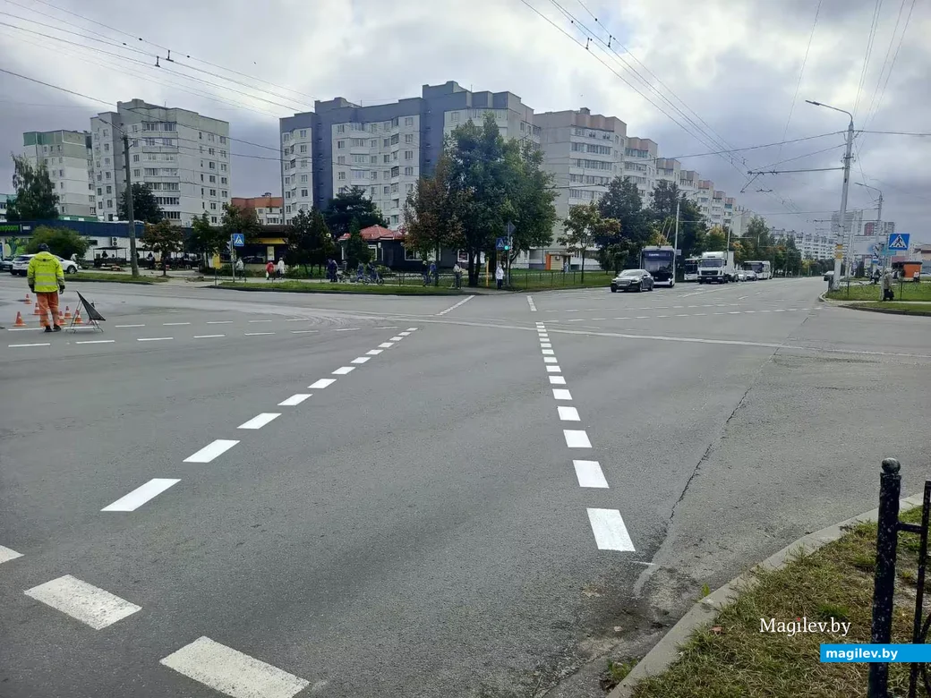 25.09.2026. Бобруйск. Диагональный пешеходный переход на перекрестке улицы Батова и проспекта