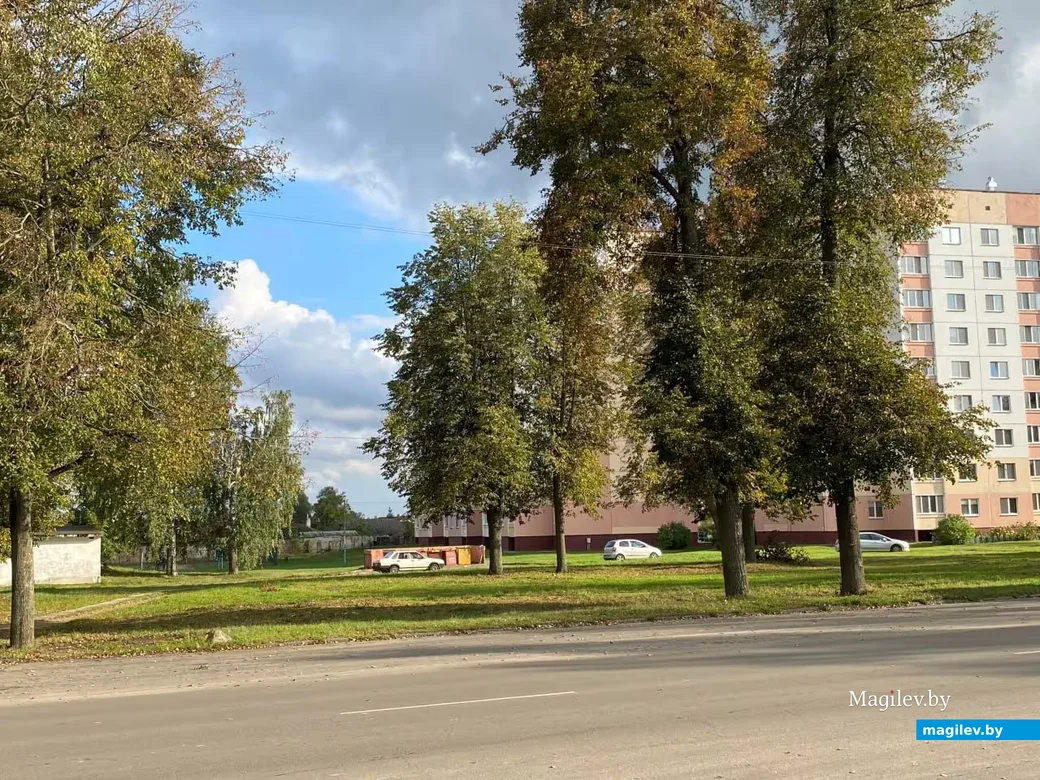 26.09.2026. На месте возле старых лип по улице Ковзана когда-то возвышалась мачта радиостанции.
