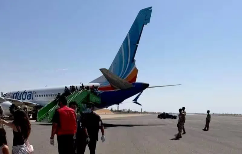 Самолет авиакомпании Flydubai, экстренно приземлившеийся в Табуке, Саудовская Аравия. Соцсети /