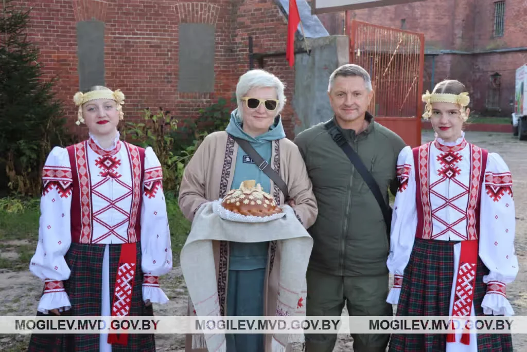Встреча съемочной группу сериала «Слово офицера» в Бобруйске. Фото: УВД Могилевского