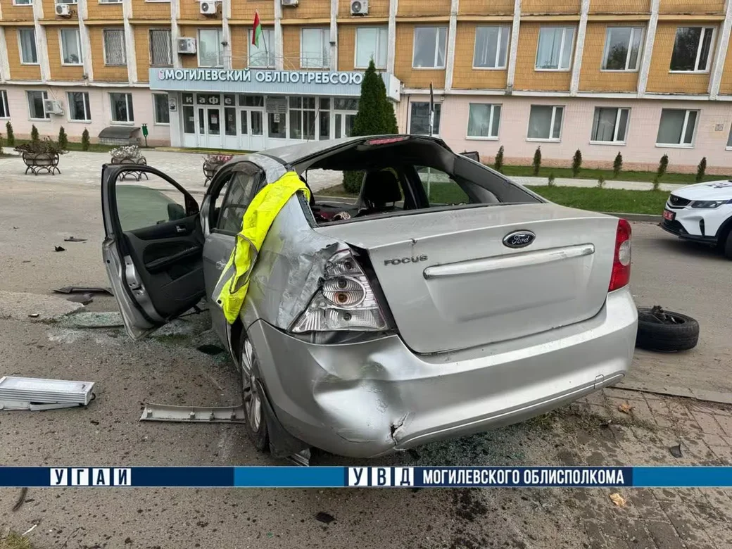 4 октября 2026 года. ДТП с участием двух легковых автомобилей на улице Первомайской. Фото УВД