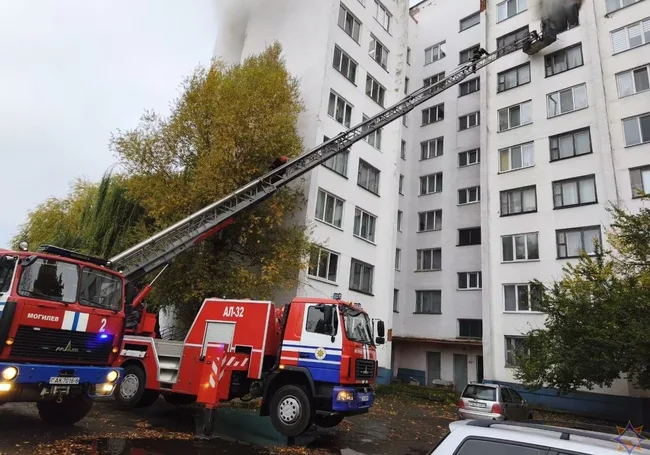В Могилеве горело общежитие на улице Белинского: эвакуировано более 100 человек