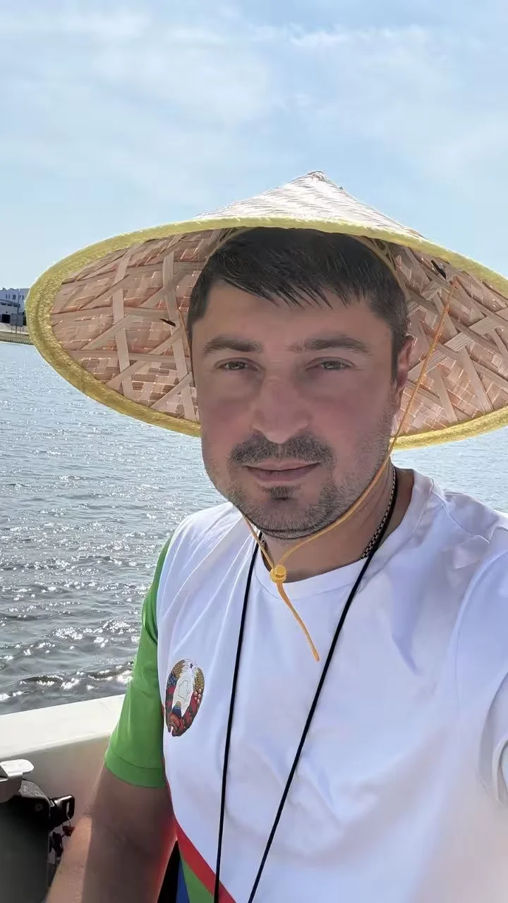  Андрей Богданович в Бресте после сборов в Китае, потому и шапка такая! 2026 год.