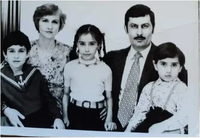  1985.  Любовь  Ивановна и Александр Александрович Егиазаровы со старшими детьми. 