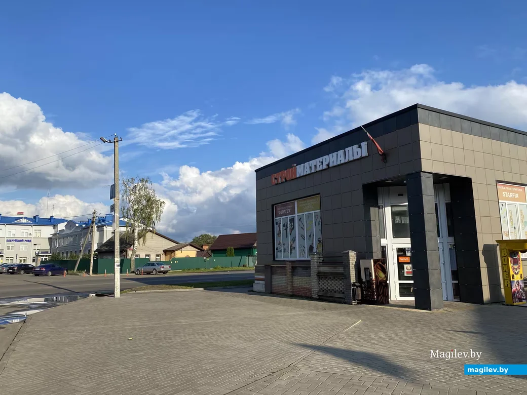 26.09.2026. Под зданием магазина справа может пролегать подземная галерея. 