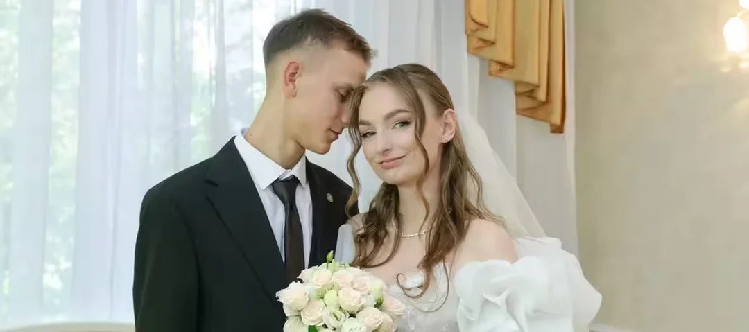 То, что это судьба, первой поняла общая подруга. Молодожены недели из Бобруйска